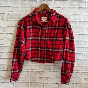 Women’s American Eagle red plaid cropped flannel style button down XS